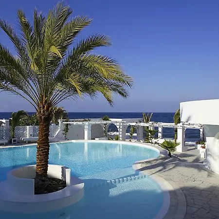 Thalassa Seaside Resort מלון