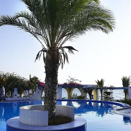 מלון Thalassa Seaside Resort